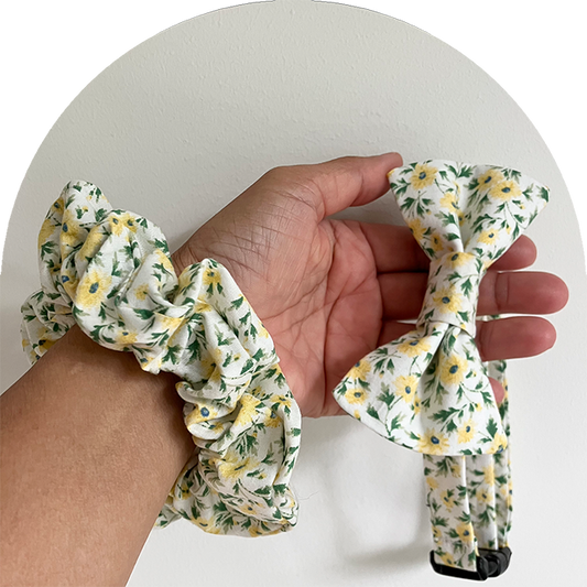 Matchande husdjursfluga och ägarens scrunchie med blommigt mönster i gult.